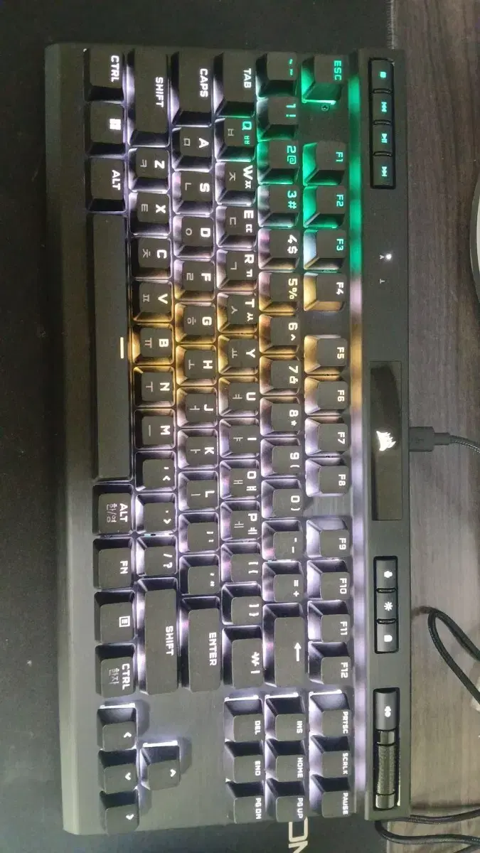 커세어 k70 rgb tkl 은축 키보드 팝니다